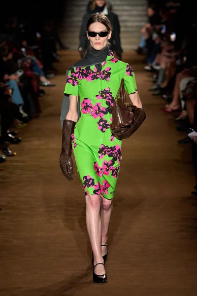 Look 32